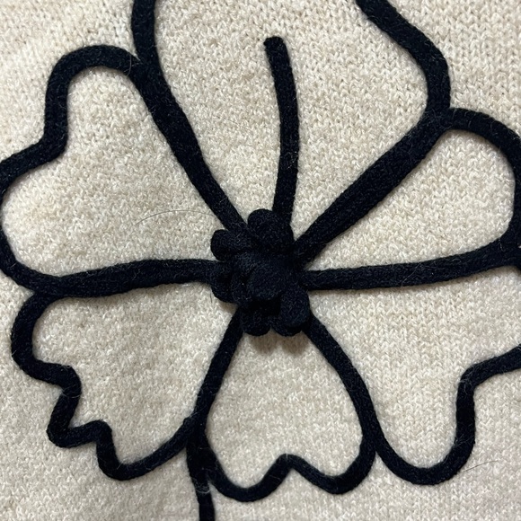 Entro cream colored sweater with black flower detail - Picture 3 of 5
